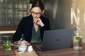 ExpertBook B2 (B2502)
